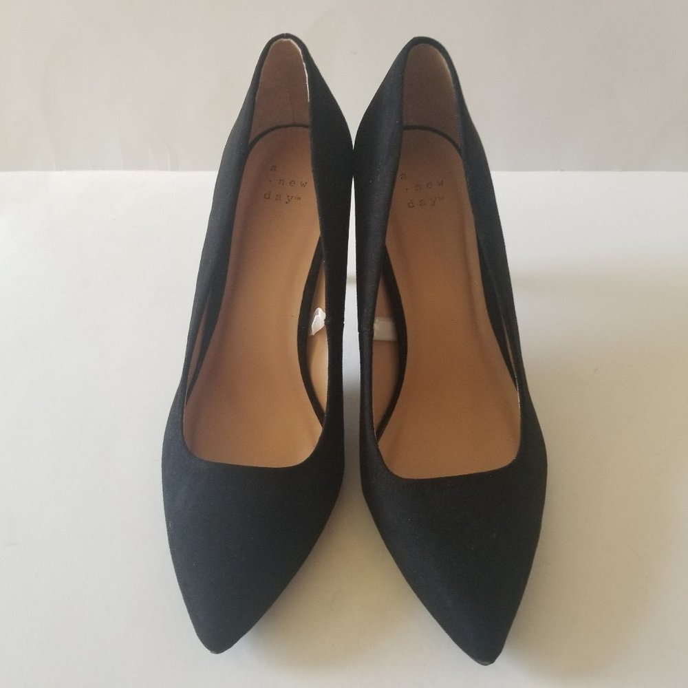 A New Day Black Suede Pointed Toe Heels  (Size 7.5 W )